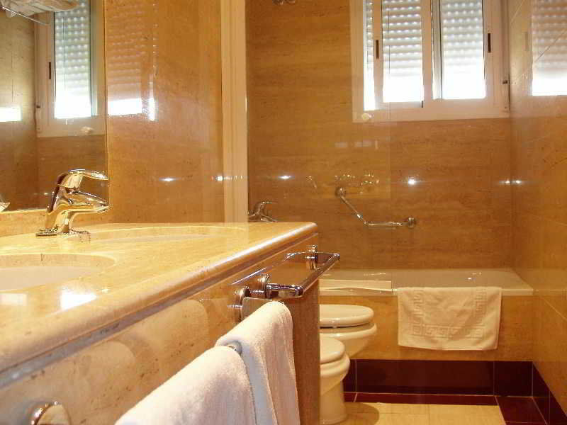 Hotel Reyes Catolicos Sevilla Zimmer foto